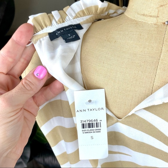 NWT Ann Taylor Animal Print Beige Tan White Seersucker Nylon Tank Shirt Top - Picture 4 of 5